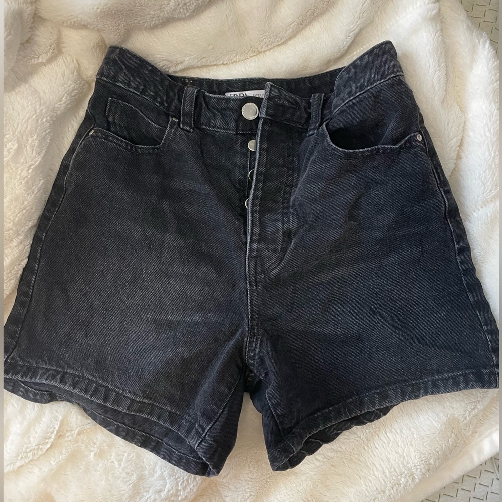 Zara black denim shorts, size US 4.